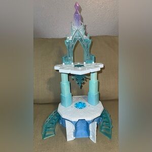 Disney Frozen Little Kingdom Elsa's Magical Rising Castle playset